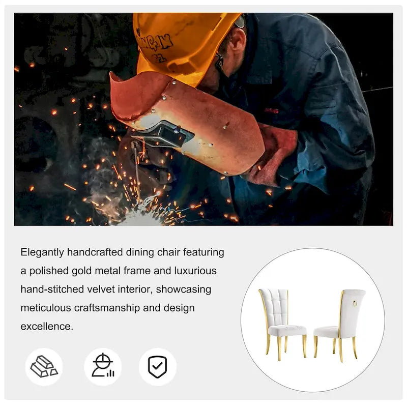 Chaises de salle à manger de luxe en velours blanc avec anneau de tirage à l'arrière et pieds en or poli